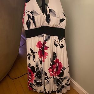 Beautiful halter dress, great for special occasions and graduations!
